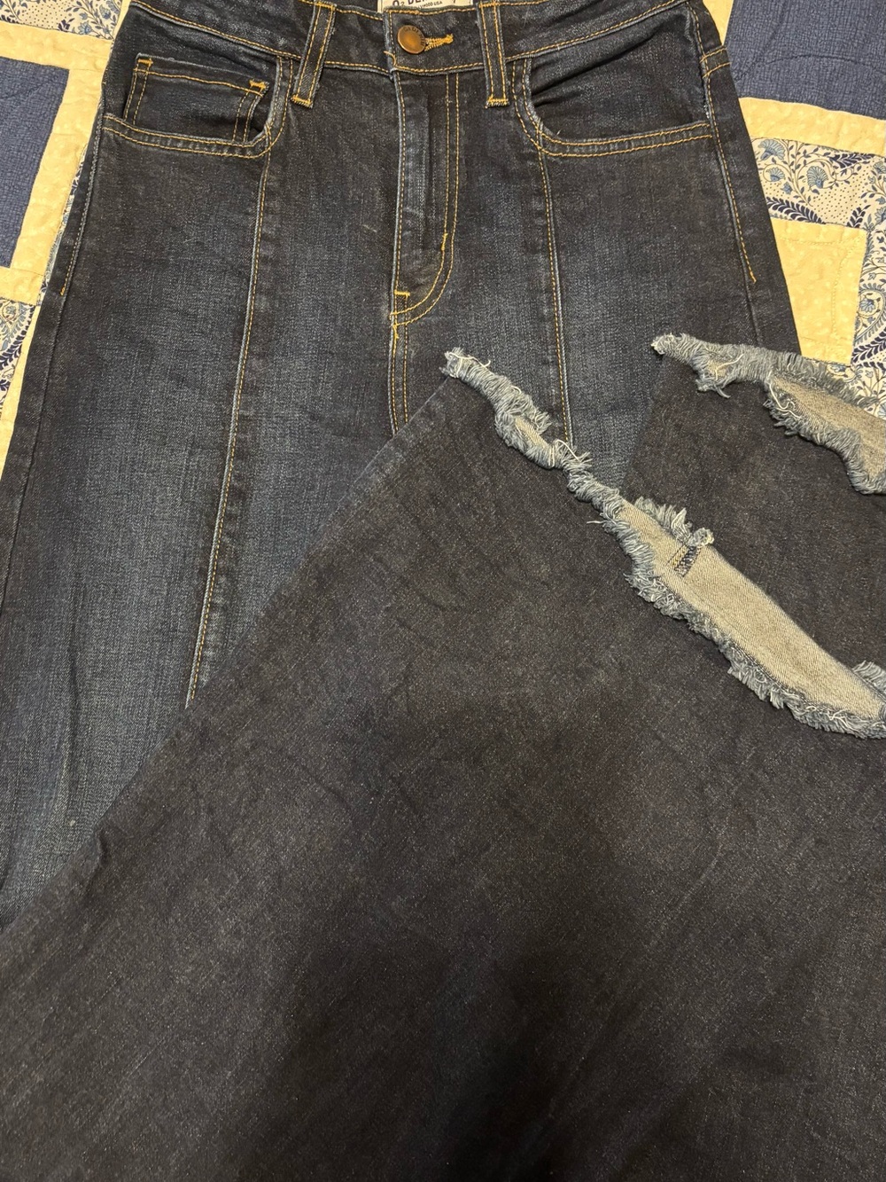 Wide-Leg Frayed Hem Jeans in Dark Indigo